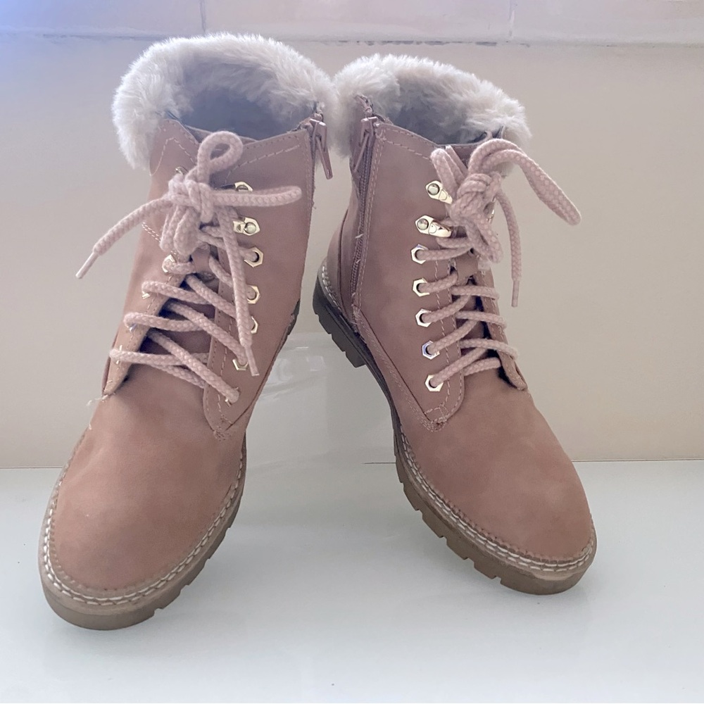 Steve Madden Peachy Tan Faux Fur-Lined Lace Combat Walking Ankle Boots Size 8 M - Picture 3 of 14